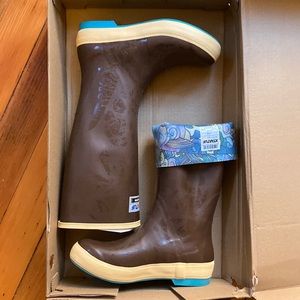 Womens xtratuf 12” boot